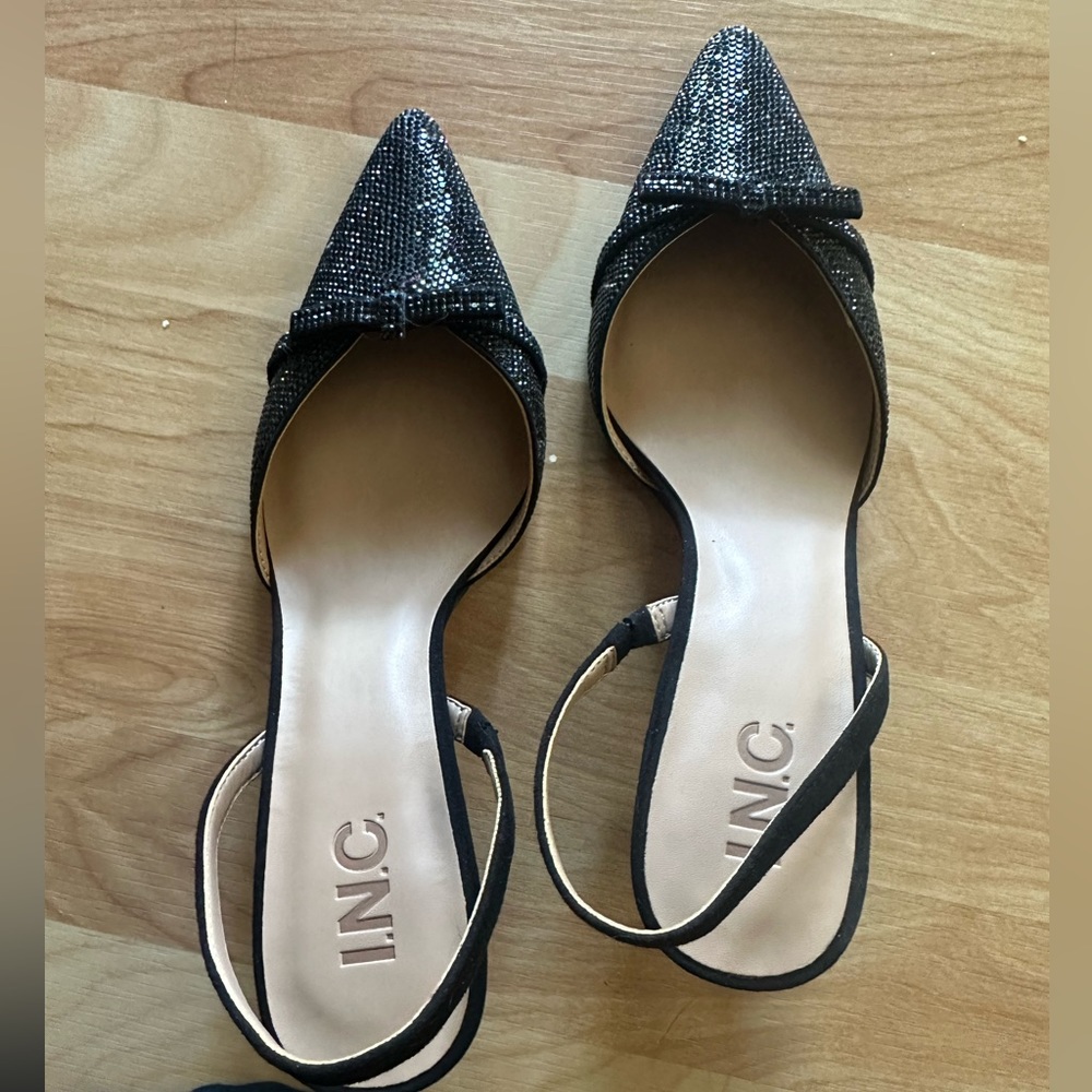 Shoes, INC